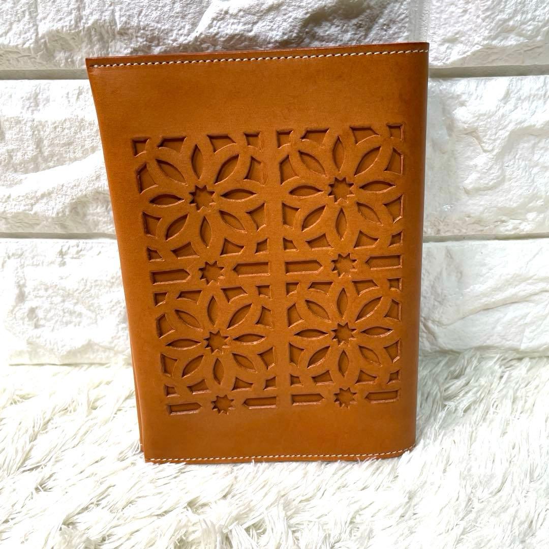 未使用級✨genten ゲンテン　カットワーク ブックカバー　牛革　文庫版