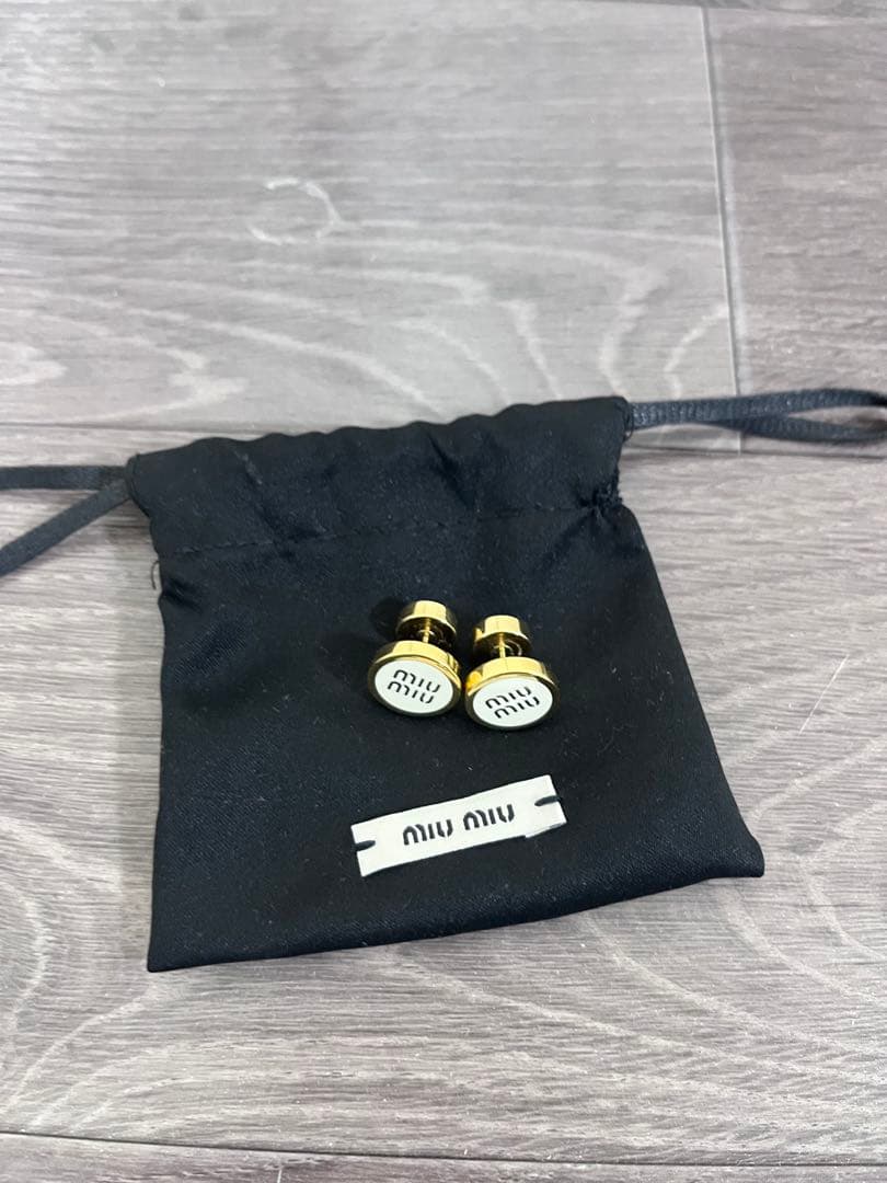 MIU MIU miumiu ミウミウ エナメルメタル ピアス