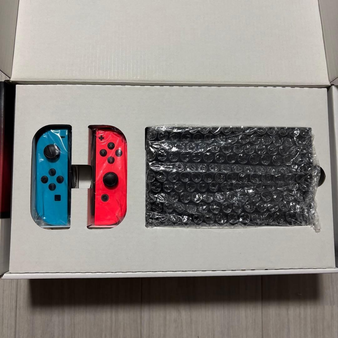 【美品】Nintendo Switch 本体 付属品完備 カバー グリップ 付き