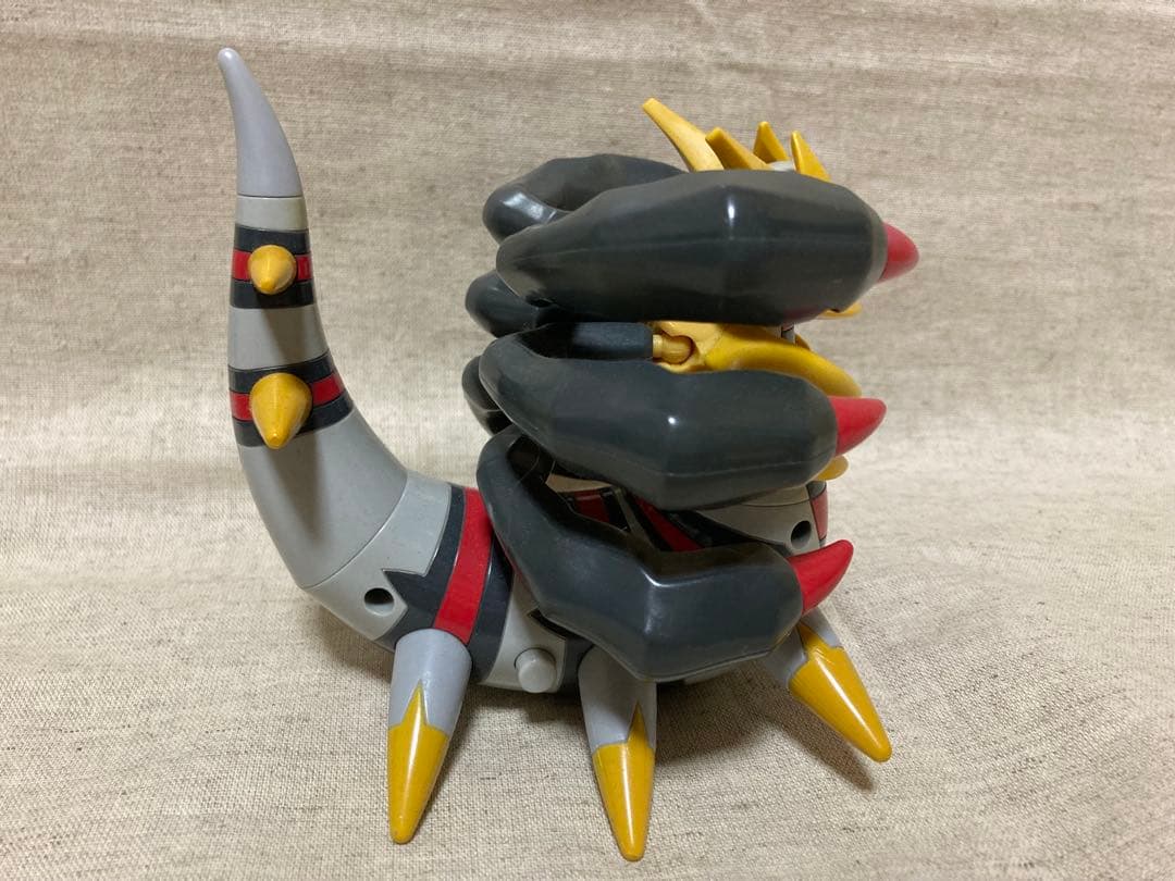 【希少】ギラティナ オリジンフォルムフィギュア可動式　おまけ付き