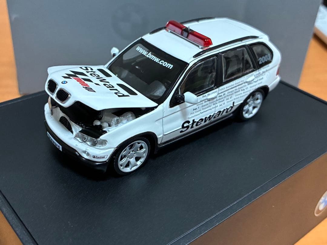 BMWディーラー特注 ミニチャンプス X5 Steward Car MotoGP