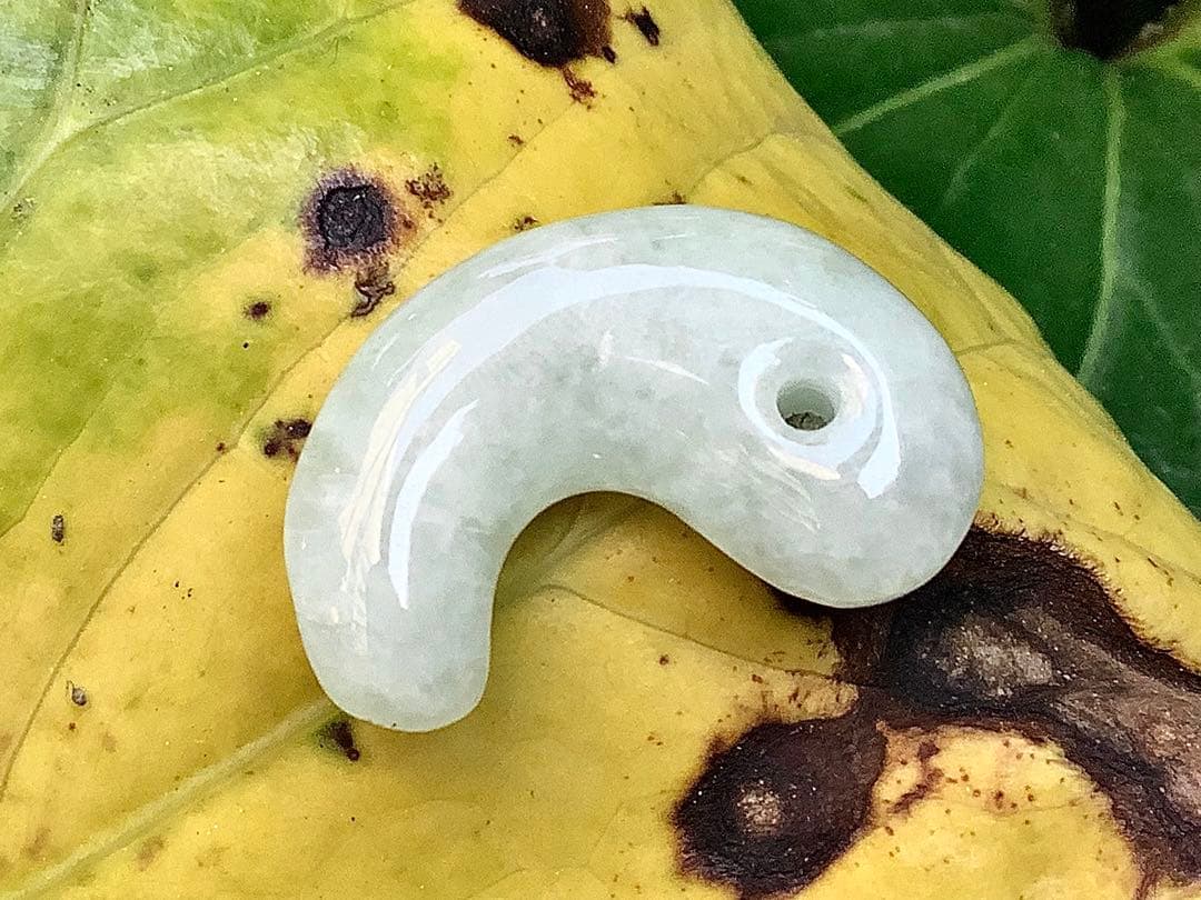 ✳吉祥開運　糸魚川翡翠勾玉*氷*アイスジェイド勾玉　極上品質　激安鑑別書取得品‼️