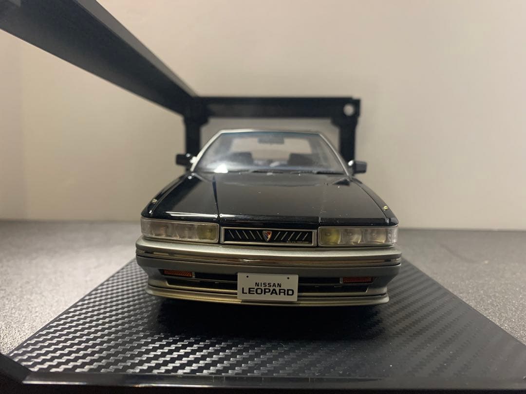 イグニッションモデル1/18 日産レパード前期3.0アルティマ(F31) 黒/銀