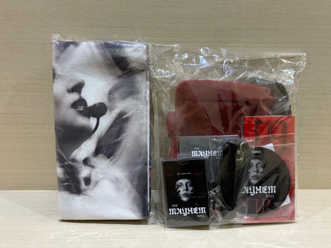 Lady Gaga VIP GOLDグッズセット