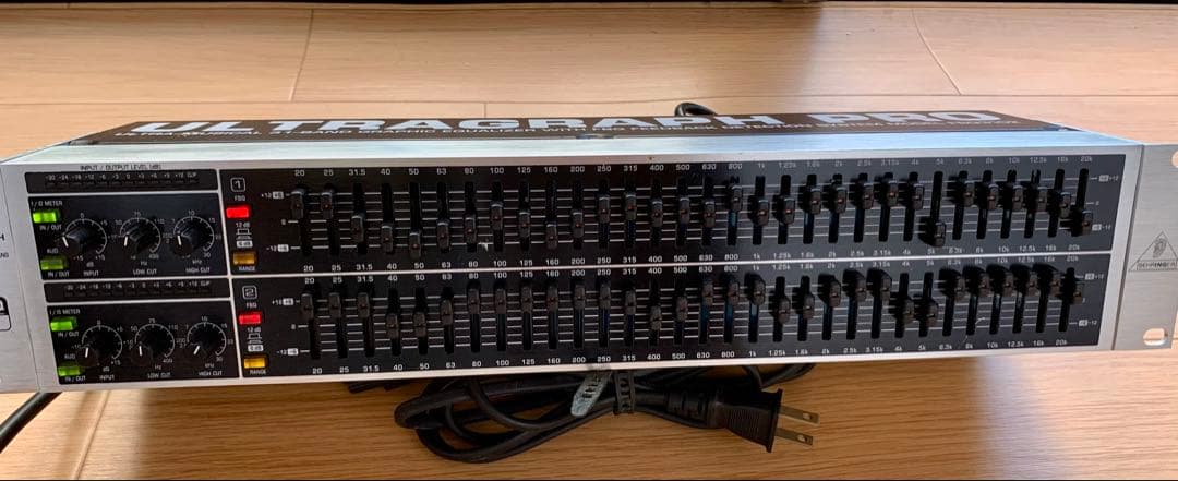 BEHRINGER FBQ3102 グラフィックイコライザー
