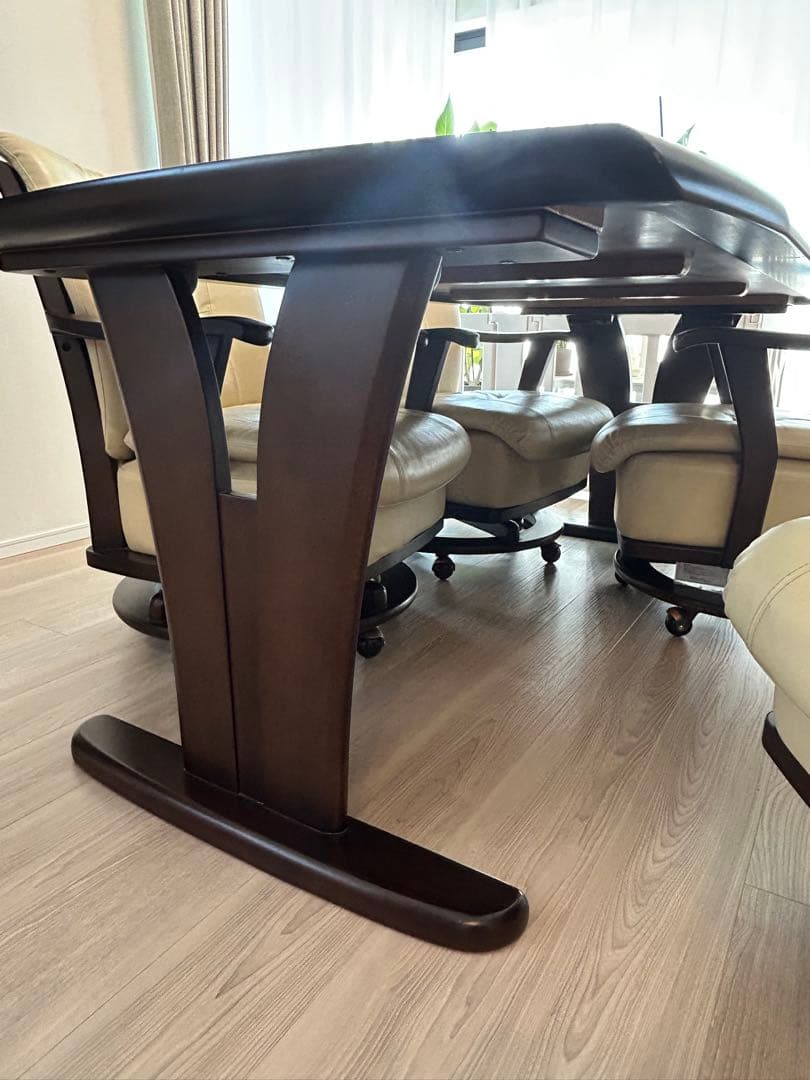 ル*ー様 お値下げしました【直接引取限定/岡山】ニトリ　ダイニングテーブル　肘付