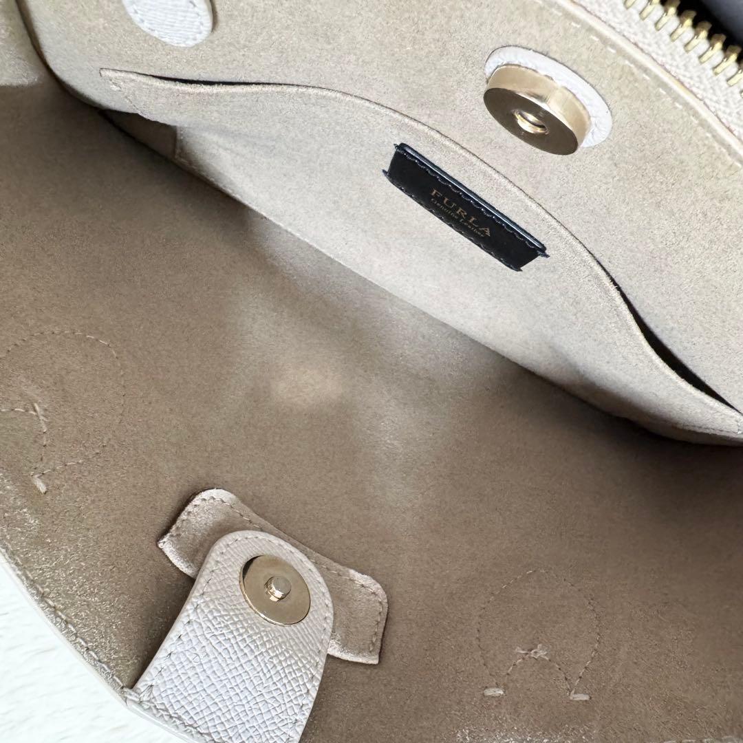 ✨保証書付き✨フルラ 現行 ヴィットリア ショルダーバッグ 現行ロゴ グレージュ