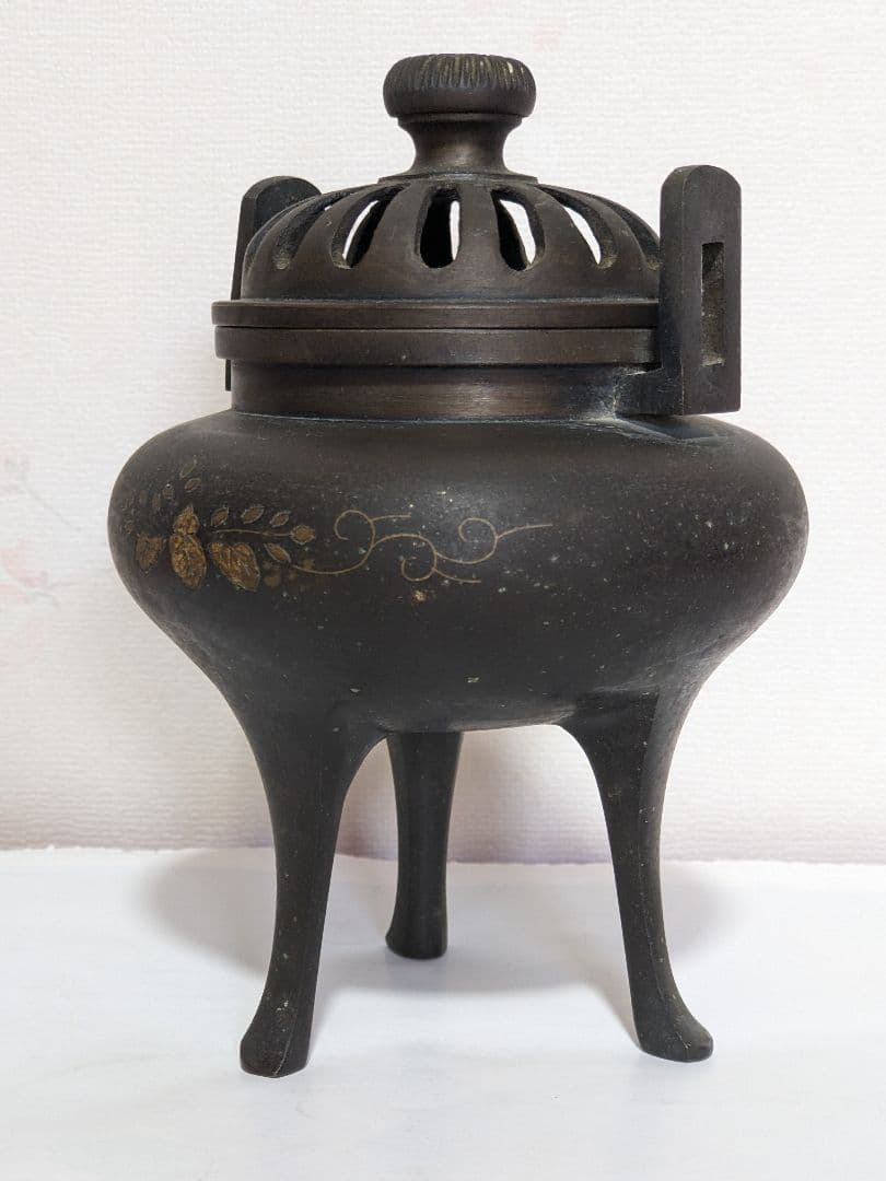 ♦高岡銅器 透し火屋蓋 袴形 三足香炉 銅器 唐金 香道具 置物 飾り 骨董品