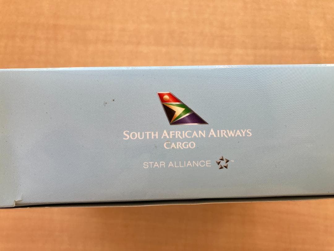 貨物機模型　南アフリカ航空　MD-11　1/400　　け