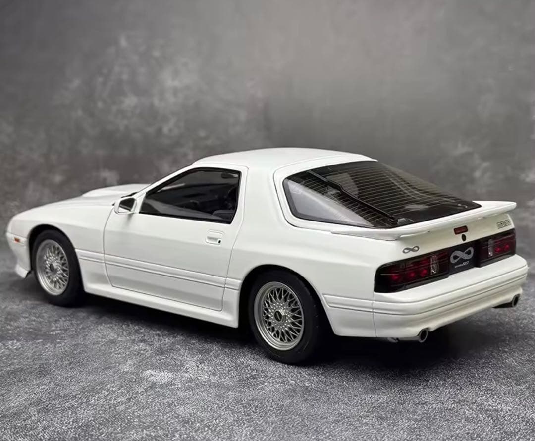 WHELARTダイキャスト 1:18スケール マツダ RX7 FC3S モデル