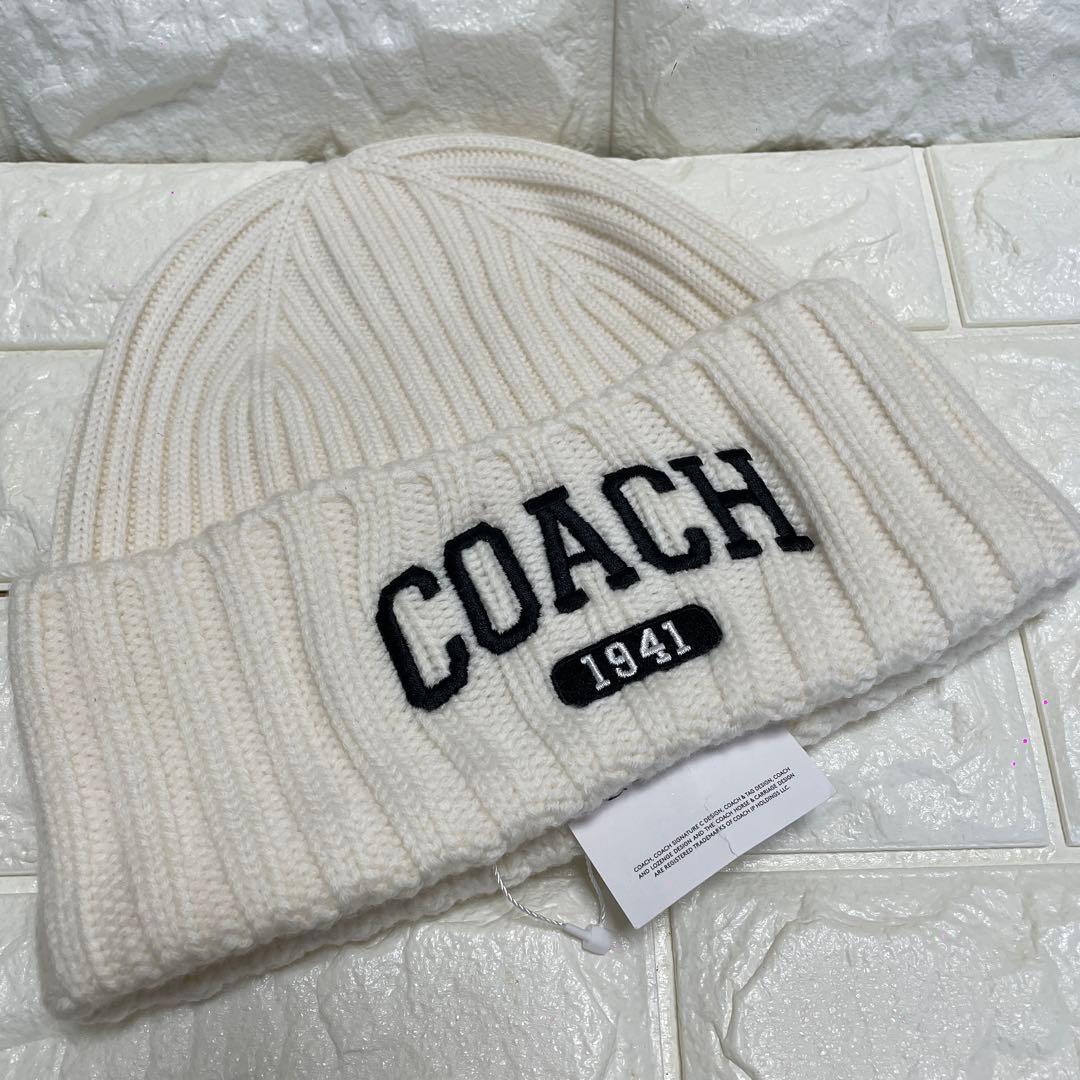 COACH ブランドロゴ ニット帽　ホワイト