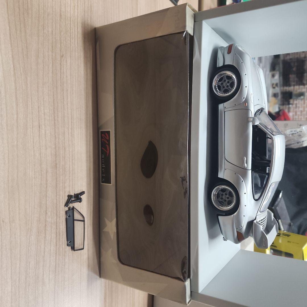 utモデル ポルシェ911GT2 1/18スケール シルバー