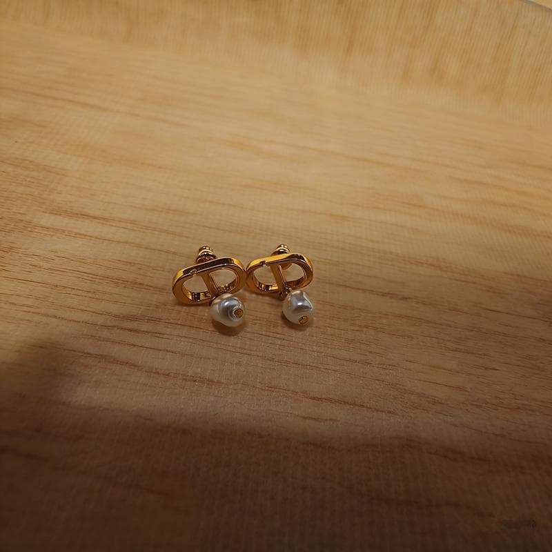 DIOR ゴールド パール ピアス