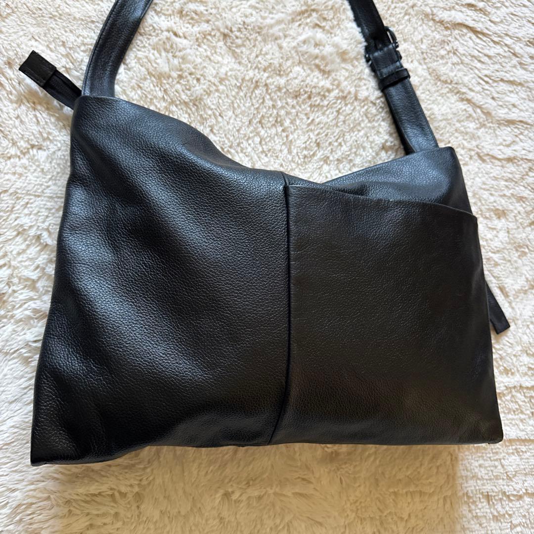 ear PAPILLONNERレザーショルダーバッグ ブラックフラップポケット付