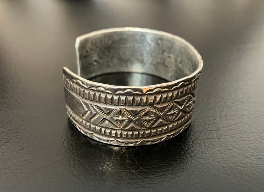 NAVAJOナバホ　ヴィンテージチゼル&スタンプインゴットバングル