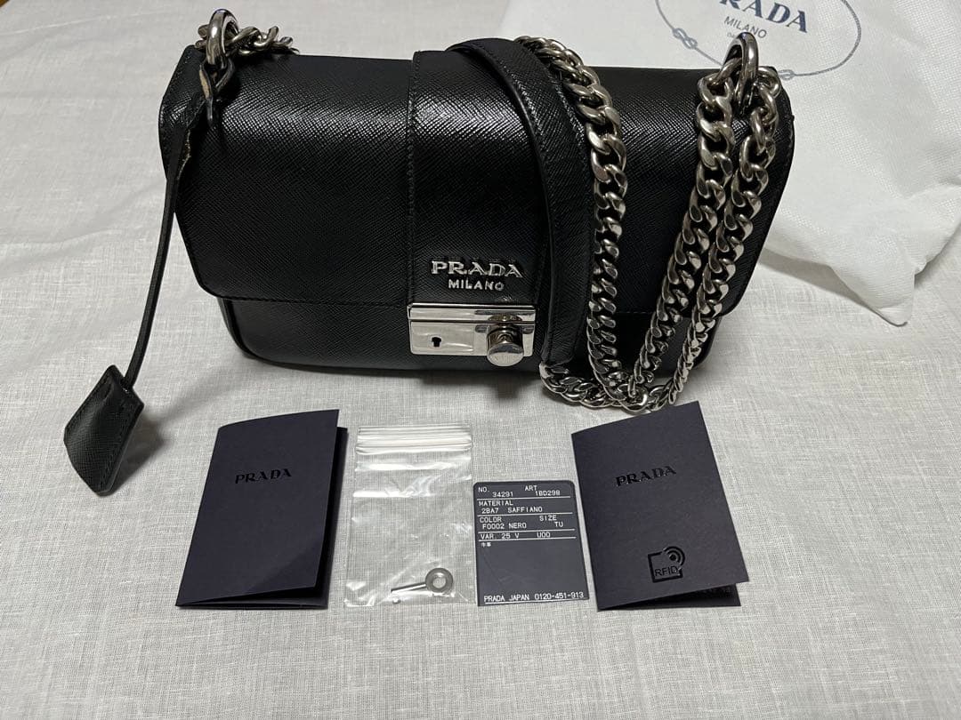 PRADA ブラック ショルダーバッグ　正規品