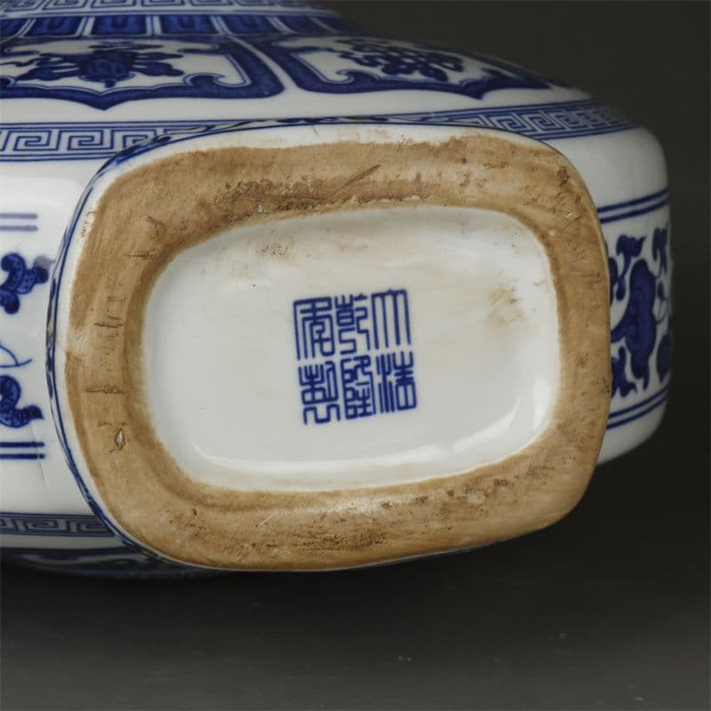 景徳鎮 陶磁器 青花八宝抱月瓶 装飾品 工芸品 置物