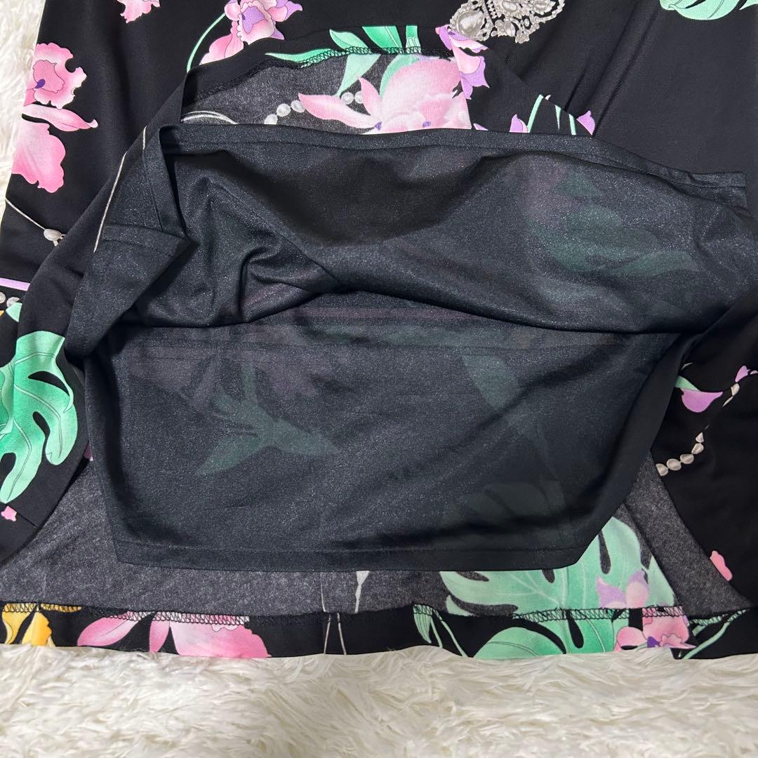 極美品【レオナール】ひざ丈スカート M フレア カンカン素材 近年モデル 花柄