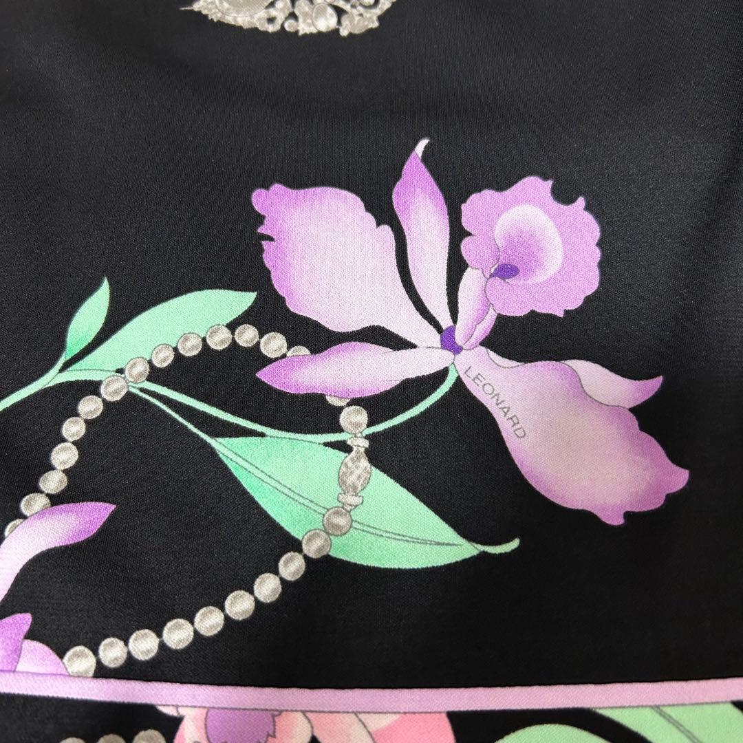 極美品【レオナール】ひざ丈スカート M フレア カンカン素材 近年モデル 花柄