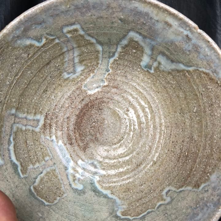 究極の美◼️蔵からかなり美しい釉薬の大きな器が出て来ました、萩焼？