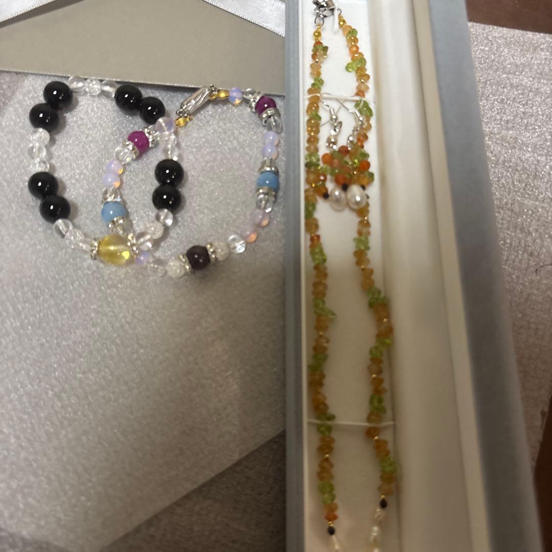 いちごちゃん限定　天然石ビーズブレスギフトボックス付き