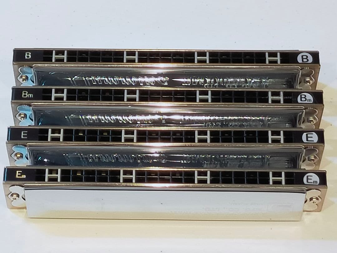 【中古品】SUZUKI 21穴複音ハーモニカ４本 B、Bm、E、Em