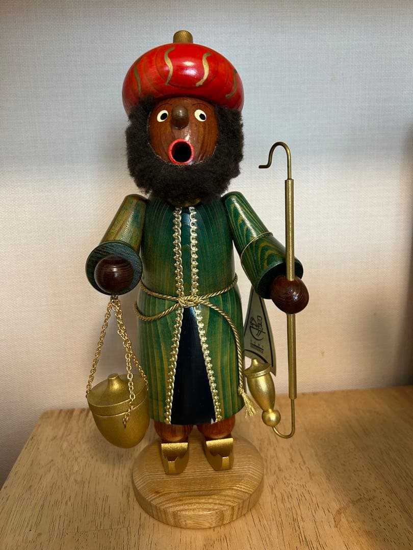 ドイツ　ザイフェンの老舗工房 ザイフェナー・ヌスクナッカー・ハウス製　煙出し人形