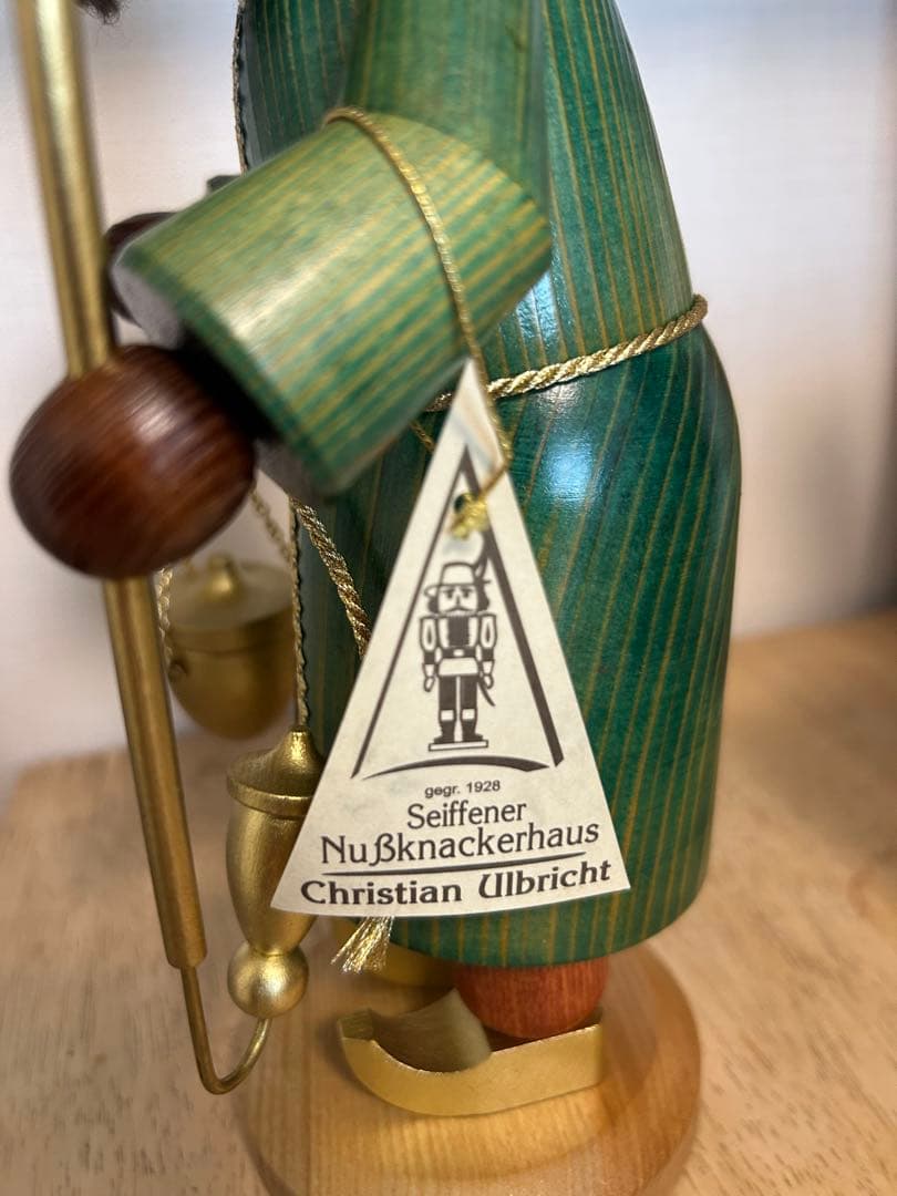 ドイツ　ザイフェンの老舗工房 ザイフェナー・ヌスクナッカー・ハウス製　煙出し人形