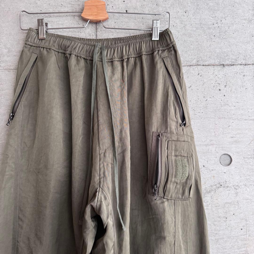 美品 ユリウス カーキ ミリタリー ワイドパンツ ナイロンパンツ サルエルパンツ