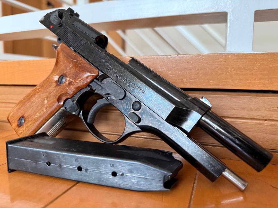 スズキ ベレッタ M92SB メタルフィニッシュ モデルガン 木製グリップ付