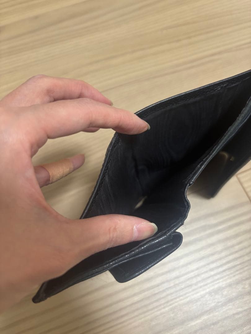 CHANELキャビアスキン財布