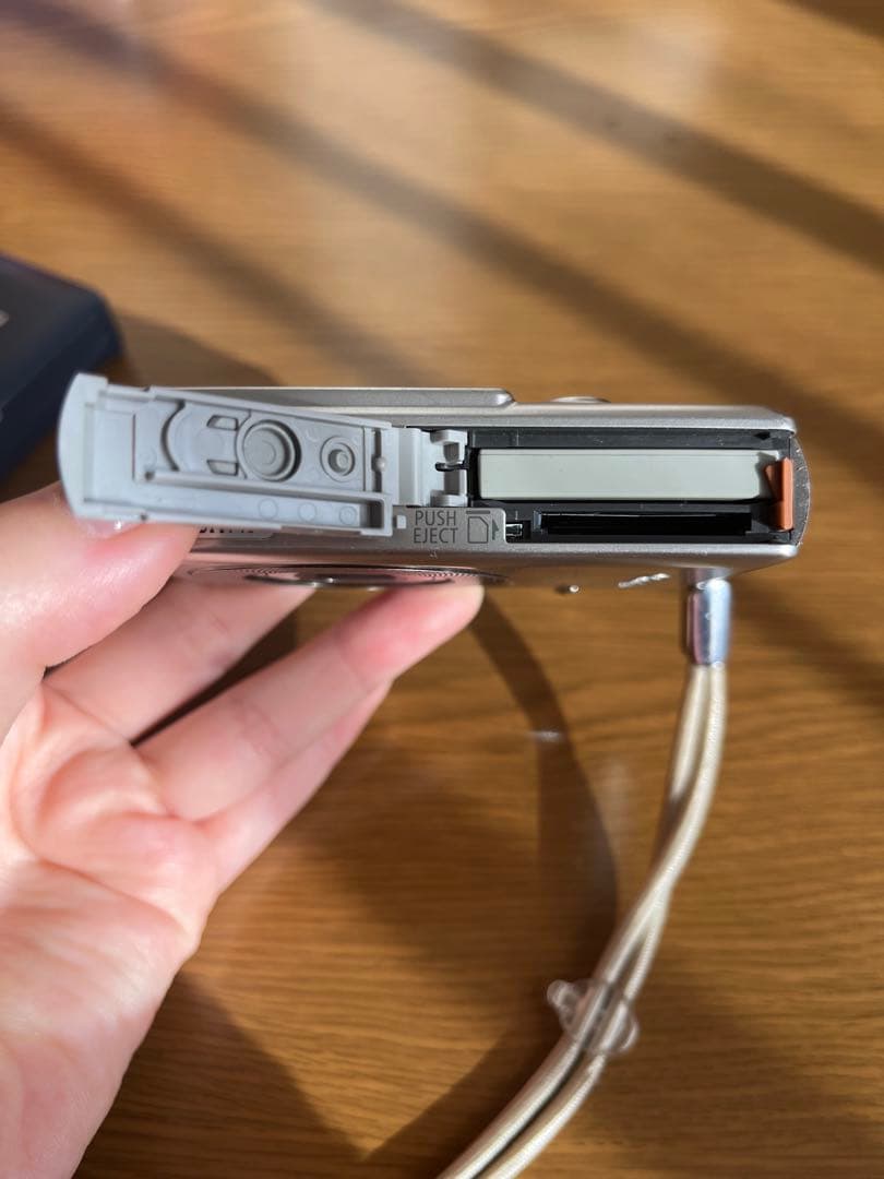 デジタルカメラ Canon IXY DIGITAL 5.0 MEGAPIXELS