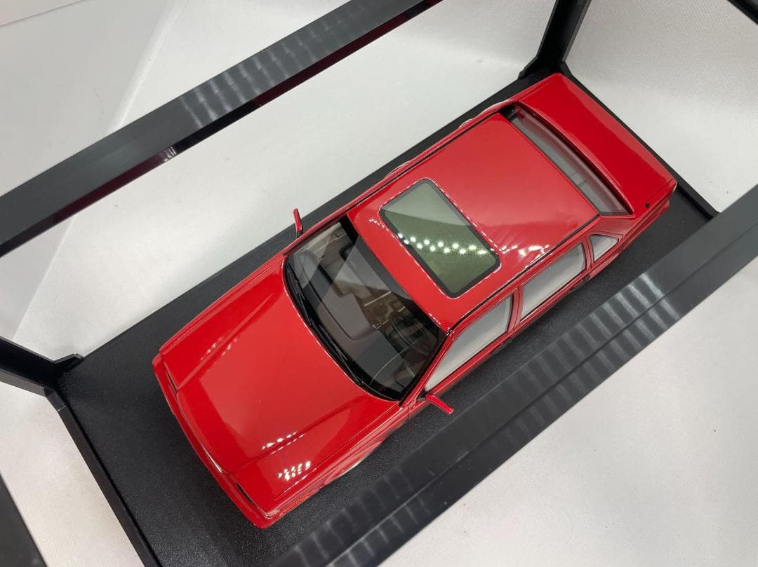 104-045 Cult 1/18 ボルボ850 GL T Signal red