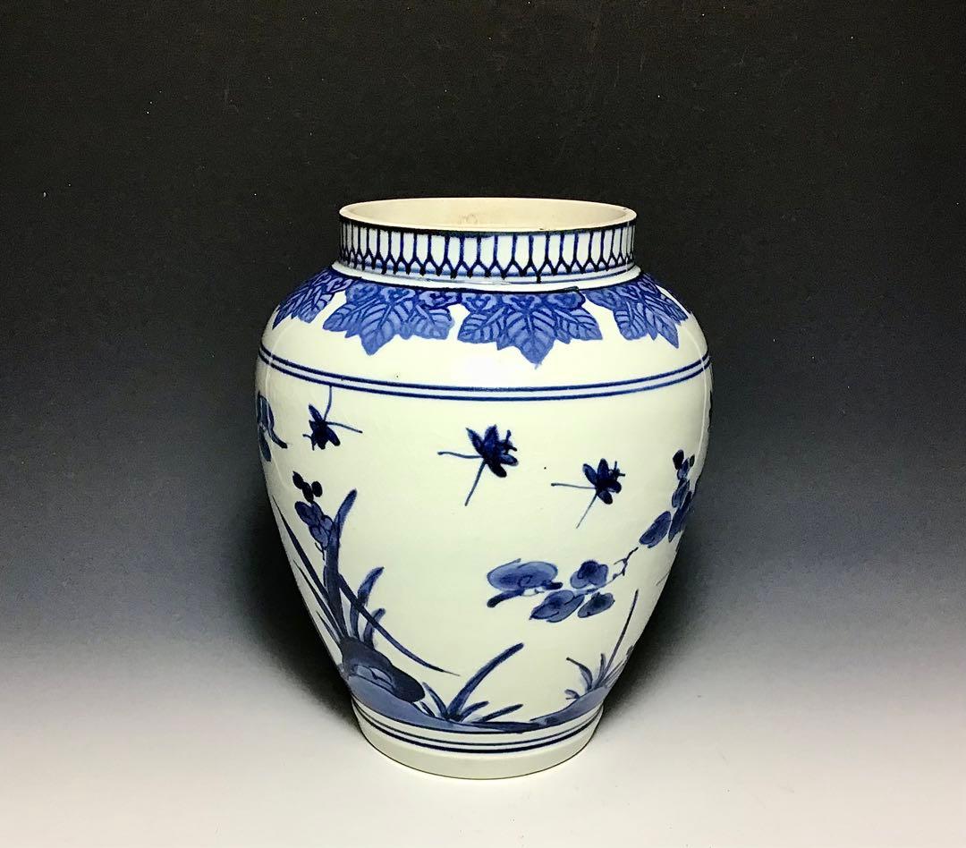 大幅値下げ‼️「古伊万里」印判葉に牡丹蝶文壷