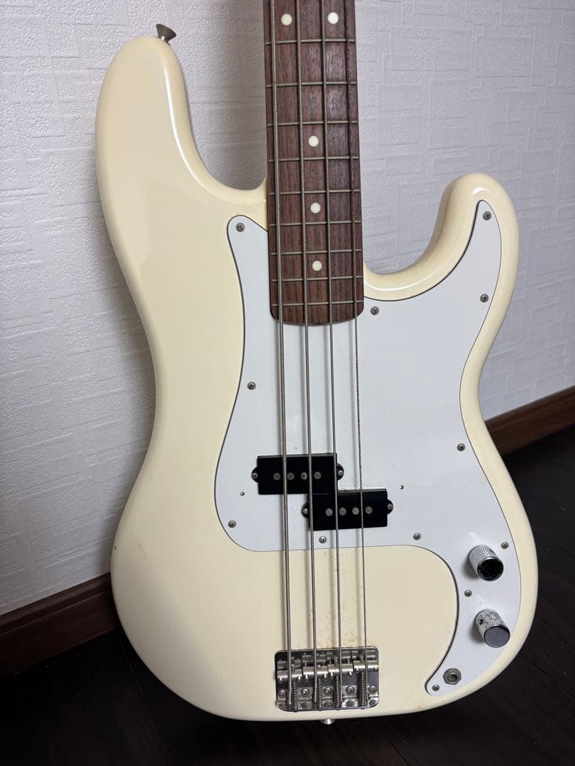 Fender Precision Bass アイボリー