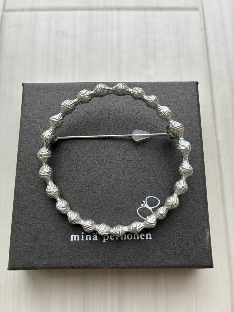 mina perhonen ブローチ