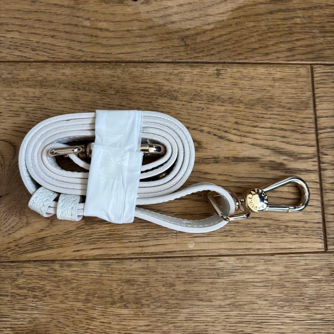 よっぴたん 　FURLA フルラ　パイパー　白　ホワイト　ショルダーバッグ