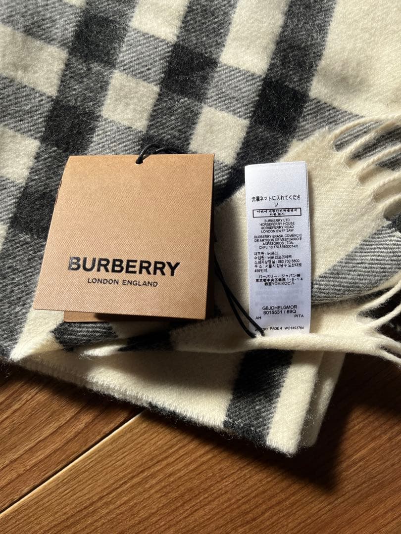 【新品未使用】美品❣️BURBERRY 100%カシミヤホワイトチェック柄マフラー