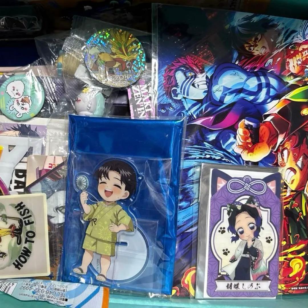 ジャンルごちゃまぜ　まとめ売り　約500点ほど　缶バッジ　鬼滅　うたプリ