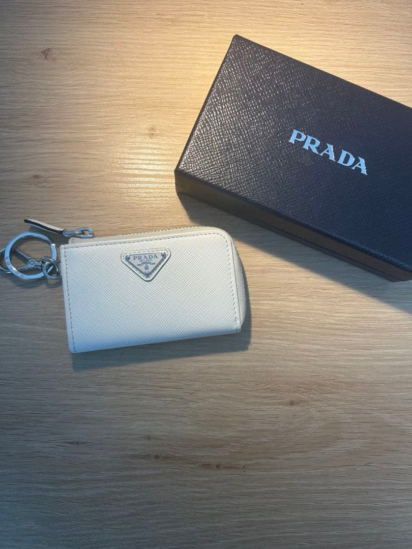 PRADA 美品　ホワイトレザー ケース