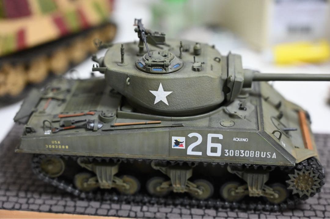 1/35 M4A3E2戦車＋フィギュア2体　セット