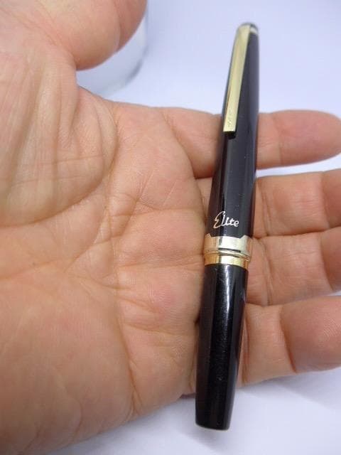 初期のパイロット　エリート　18K ペン先です