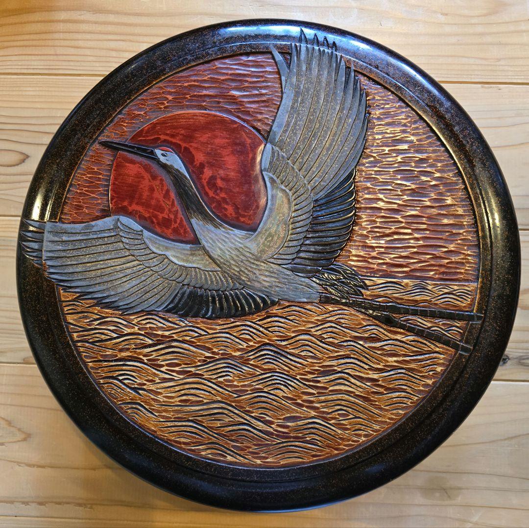 漆器 湯のみ入れ 鶴と太陽の彫刻