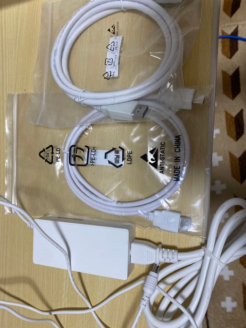 LG 27UP600-W 27インチディスプレイ