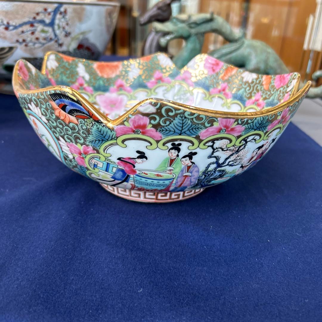 色鮮やかな花柄の陶磁器皿　24センチ