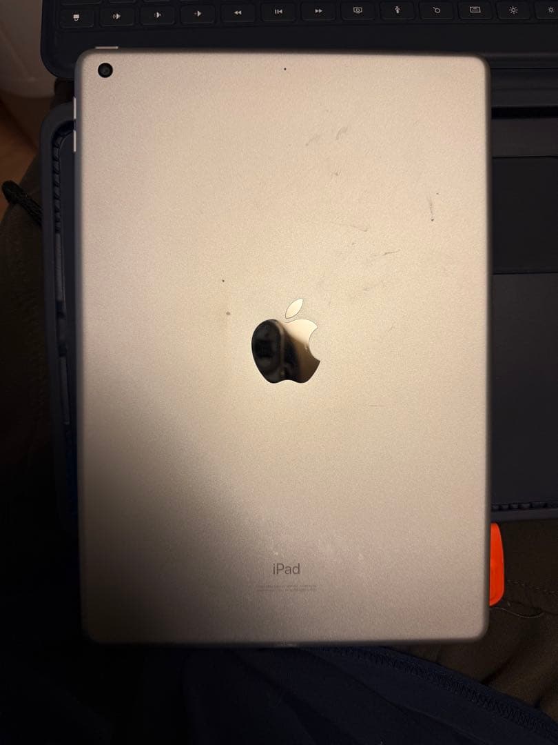 む*ー様 iPad7世代 32gb wifi ロジクールキーボード付き