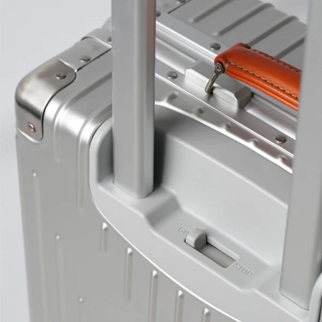 イノベーター アルミスーツケース シルバー INV5811STP キャリーケース