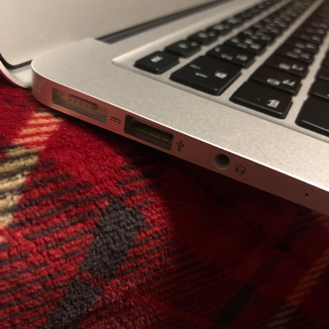 MacBook Air 2017 13インチと思われます。ジャンク