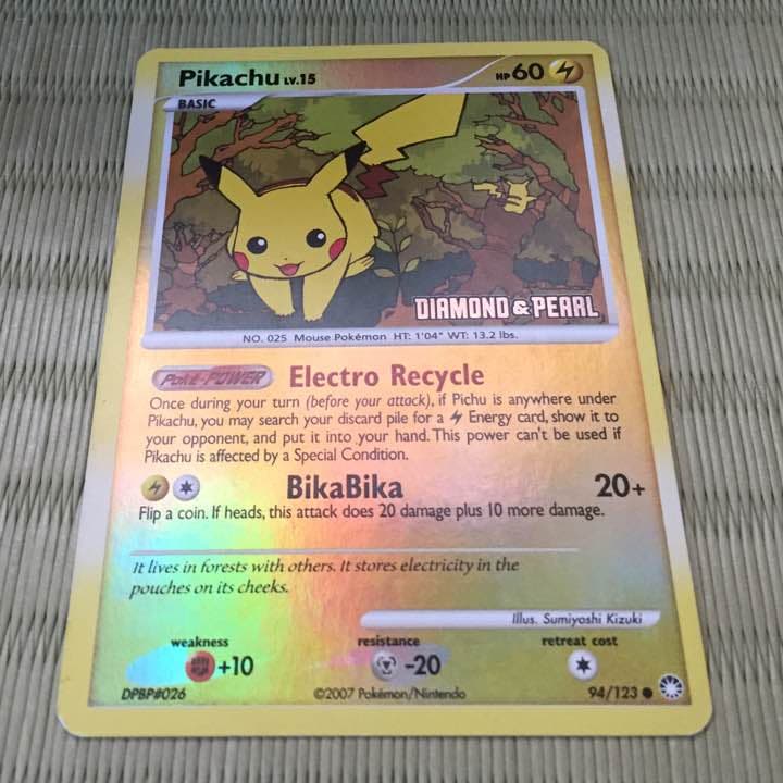 ポケモンカード ピカチュウ 海外版 コラボ