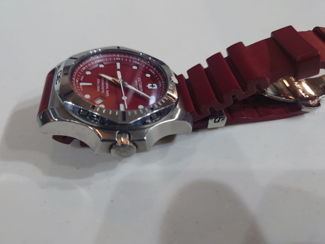 Victorinox ビクトリノックス　時計　プロフェッショナルダイバー　赤